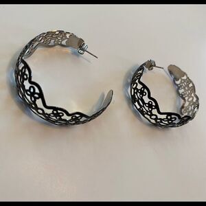 Black Metal Lace Earrings 